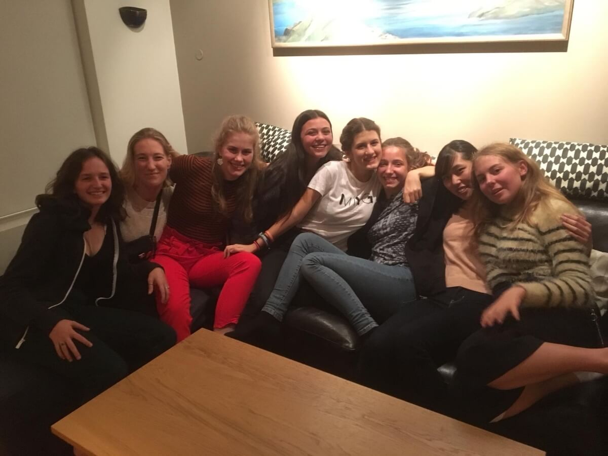 留学中、友人の誕生日会にて。