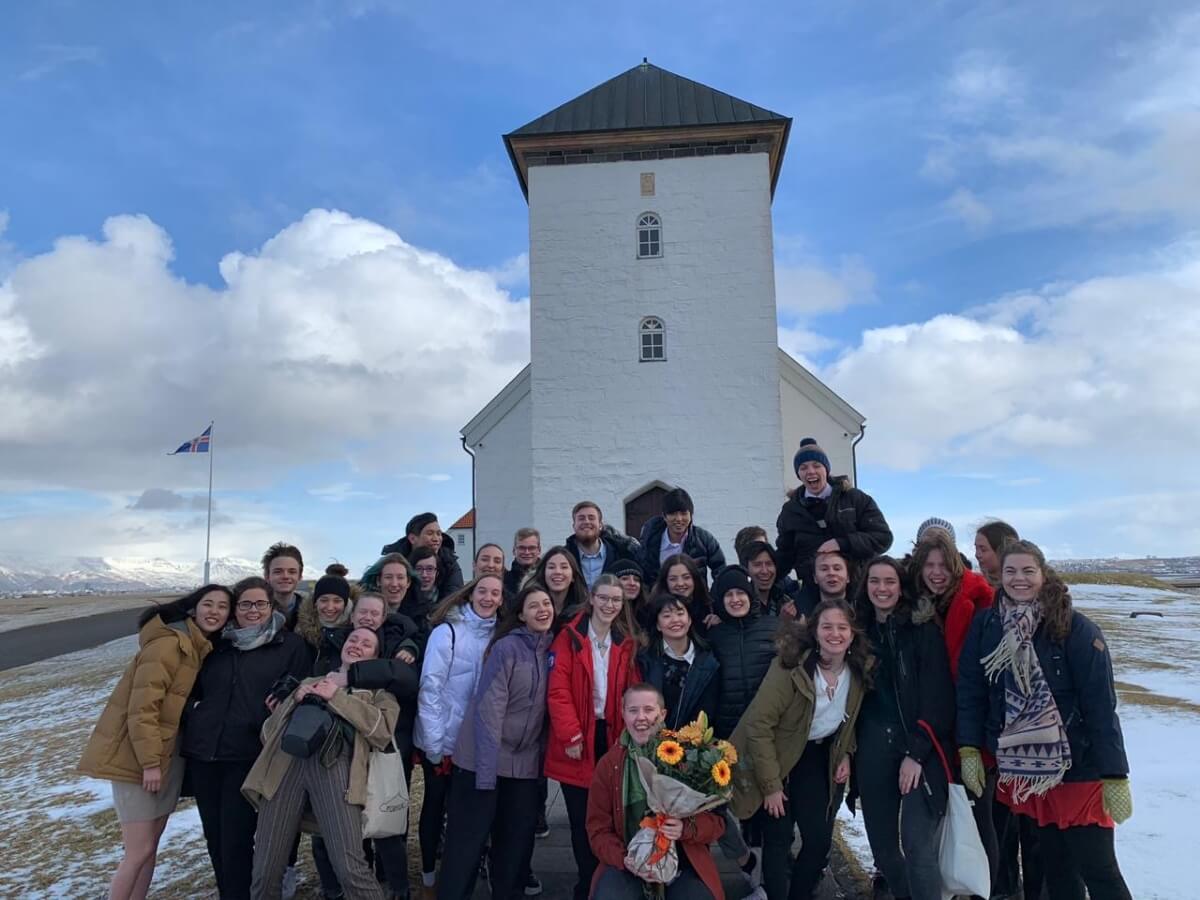 アイスランド大統領官邸にて、世界各国の留学生とともに。