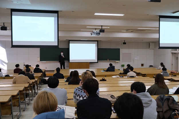 外務省による「外交講座」を開催しました