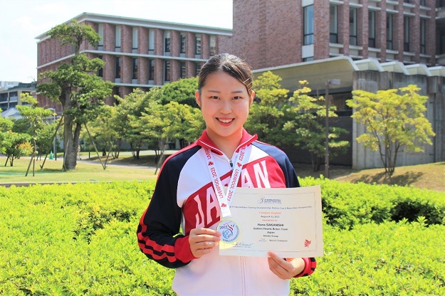 坂西華奈さん（国・国文1年）が「IBTF世界バトントワーリング選手権大会」で世界一！