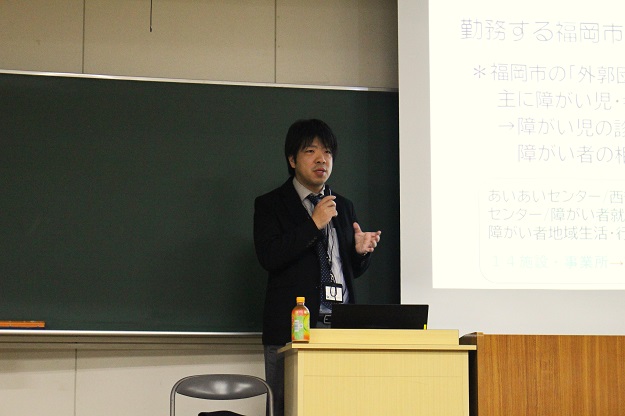 【人間科学部社会福祉学科】公的扶助論において福岡市社会福祉事業団による特別講義を開催しました