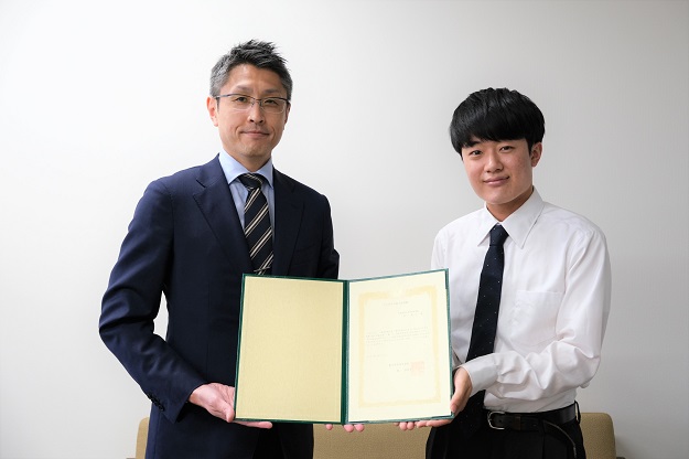 外国語学部「FLS-Insight@TUFS」修了証明書授与を行いました