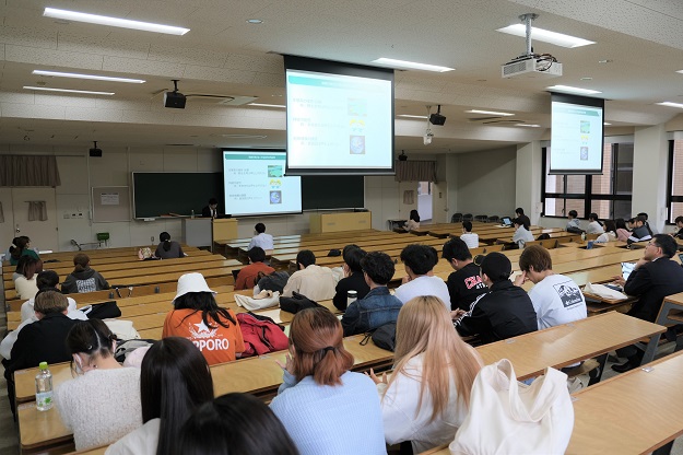 法学部主催講演会「環境省で働くということ」を開催しました