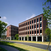 Exterior of the Graduate School building(2)